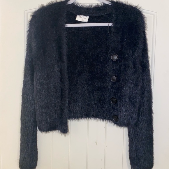Allie Rose Long sleeve fuzzy black crop button cardigan - Picture 3 of 9
